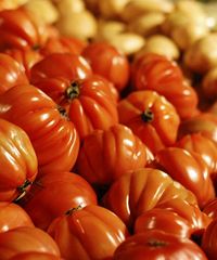 Mangiasano: il bio-mercatino da non perdere - Via Repubblica 82, Impruneta (FI) - Mangiare bene, vivere meglio La seconda domenica del mese la piazza principale di Impruneta ospita il Bio-mercatino Mangiasano dedicato ai buoni prodo...