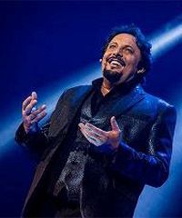 Enrico Brignano porta in scena "Bello di mamma!"