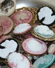 Mercatino dell'antiquariato di Sacile - Piazza del Popolo 65, Sacile (PN) - Ogni quarta domenica del mese Ogni quarta domenica del mese torna il mercatino dell’usato, antiquariato, collezionismo, artigianato, vintage, hobbisti...