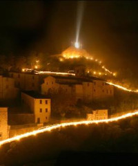 "La Turba", la passione di Cristo rivive a Cantiano - Piazza Luceoli 1, Cantiano (PU) - Un momento suggestivo Sacra rappresentazione del Venerdì Santo scenico-drammatica della Passione di Gesù. Ricostruzione delle varie fasi dell'evento c...