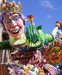 Carnevale del Cilento a Marina di Camerota - Lungomare Trieste, Camerota (SA) - Edizione 2025 La nuova edizione del Carnevale del Cilento, il carnevale fuori stagione che si terrà domenica 27 Aprile a Marina di Camerota