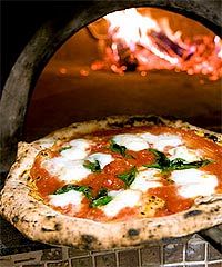 Napoli Pizza Village: tra sapore e spettacolo
