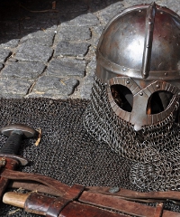 Omaggio al Duca 2025, torna la rievocazione storica - Piazza San Giorgio 39, Ferrara (FE) - La tradizione si rinnova Nella splendida cornice del Castello Estense, una ad una, indossando i loro magnifici abiti, le otto Contrade rendono omaggio...