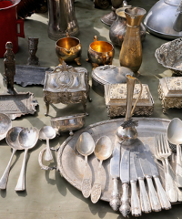 Mercatino dell'antiquariato di Asti - Corso Vittorio Alfieri, Asti (AT) - Antico in piazza e sotto i portici Ogni quarta domenica del mese torna l'appuntamento sotto i portici di Piazza Alfieri con circa 100 espositori che p...