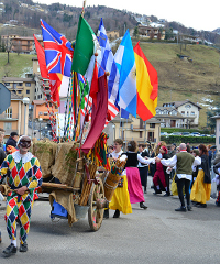 Sfilata di Carnevale nel paese di Arlecchino