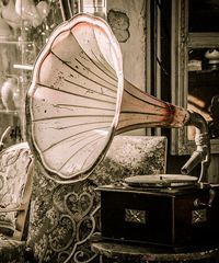 Valeggio veste il Vintage - Piazza Carlo Alberto 19, Valeggio sul Mincio (VR) - Edizione 2025 Ritorna Valeggio veste il Vintage, la mostra-mercato open air più seguita della provincia di Verona. Moda, accessori d'epoca, design e m...
