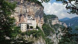 santuario-madonna-corona