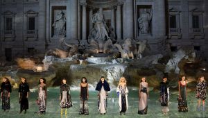 landscape-1467984593-hbz-fendi-couture-show-trevi-fountain