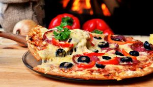 La pizza più cara d'Italia? Si mangia a Varese. La più economica a Napoli