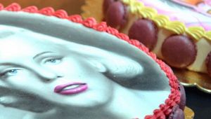 Alle porte Bologna si stampa su torte e biscotti