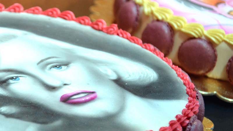 Alle porte Bologna si stampa su torte e biscotti
