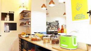 A Roma c'è un bar dove tutto è gratis, tranne il tempo