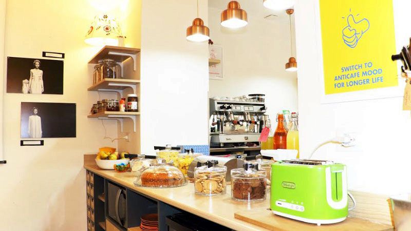 A Roma c'è un bar dove tutto è gratis, tranne il tempo