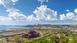 Scompare l’ecomostro di Bagnoli, la zona industriale di Napoli si rifà il look