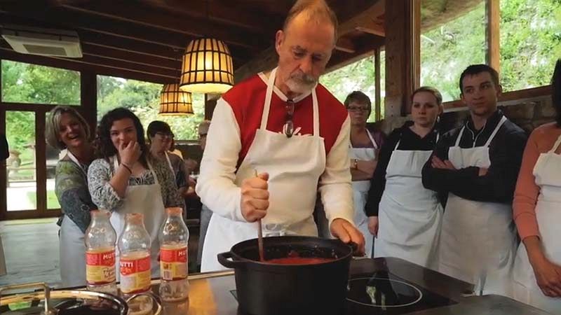 Esperienze di viaggio Toscana al primo posto grazie alla cucina nel casale 1