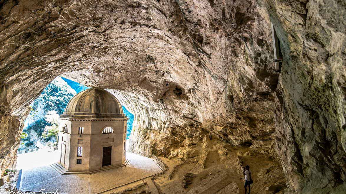 Il Tempio di Valandier la chiesa incastonata nella roccia