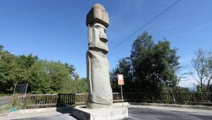 Non solo sull'isola di Pasqua, i Moai si trovano anche a Roma
