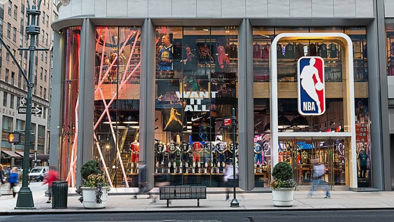 NBA: a Milano il primo store