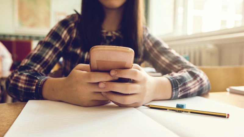 In Val d'Aosta divieto cellulare a scuola