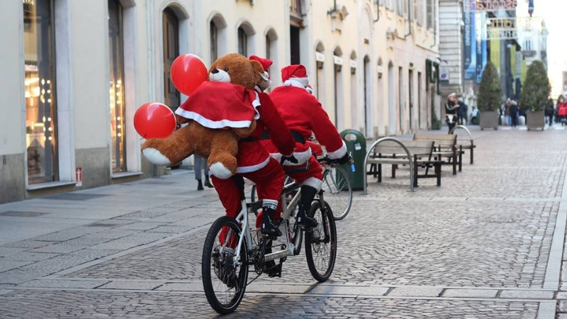 raduno babbi natale torino