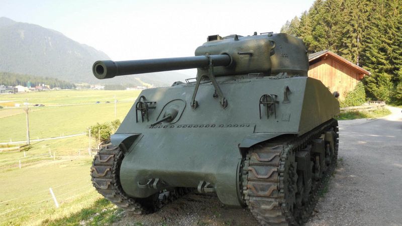 Un carro armato è arrivato sulle Dolomiti per spiegare la storia