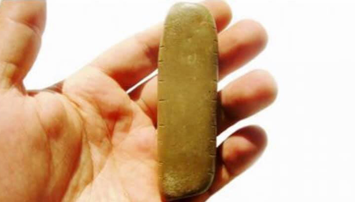 Il mistero del sasso di Velletri trovato nel bosco: è un calendario di diecimila anni fa