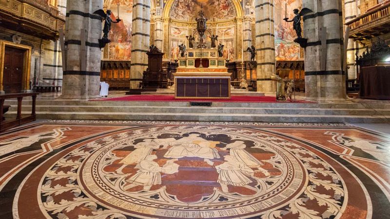 Il magnifico pavimento del Duomo di Siena torna visibile