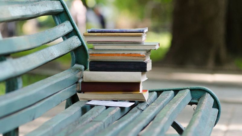 A Napoli, la prima libreria pubblica all'aperto con libri gratis