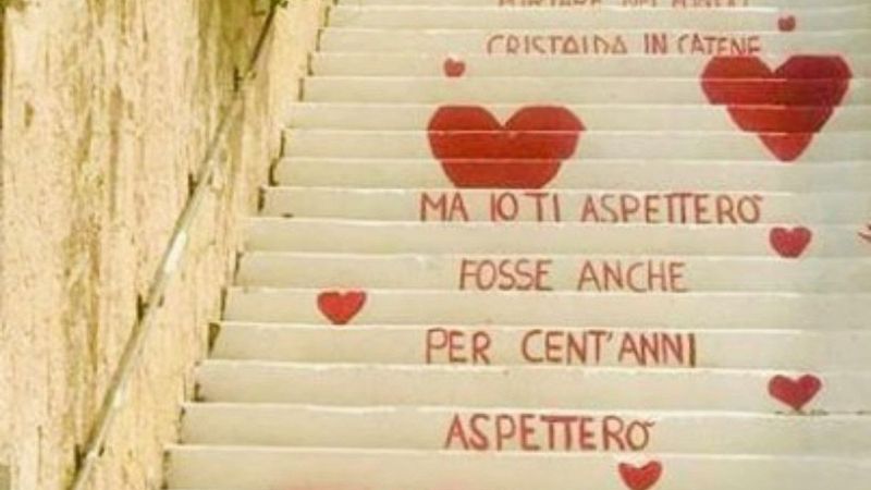 Vieste in love: i versi di Max Gazzè sulla scalinata della città