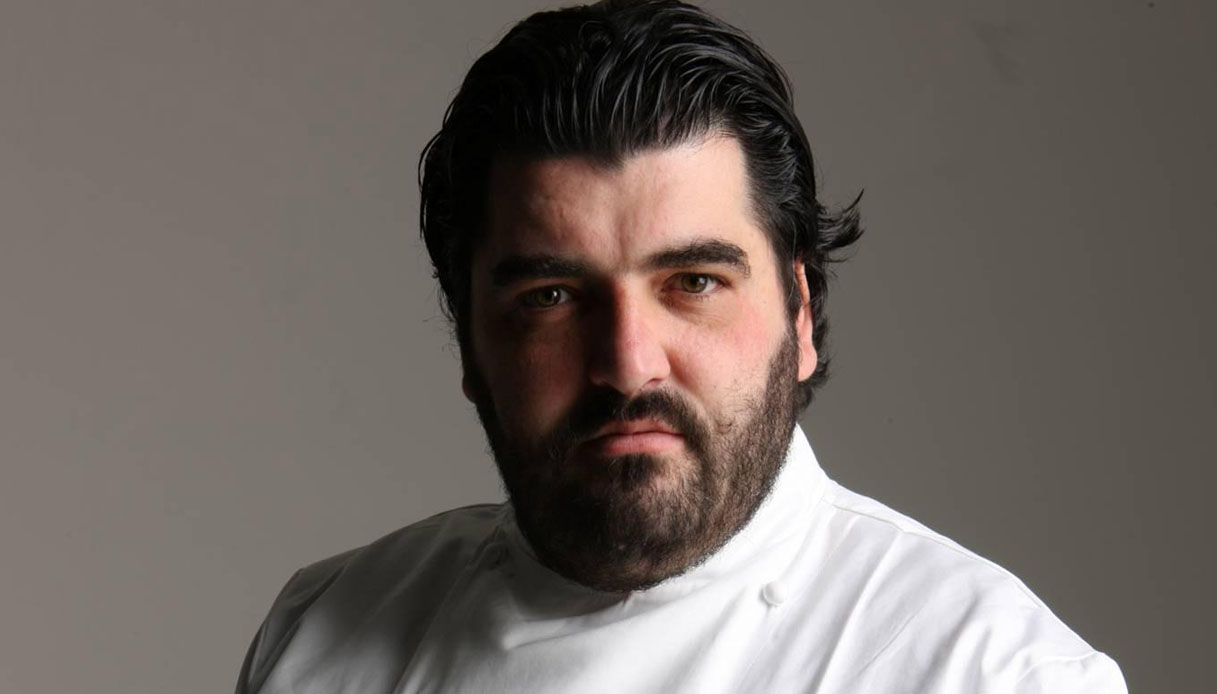 Cannavacciuolo cerca un cuoco per Villa Crespi con Chef Academy: primo ospite