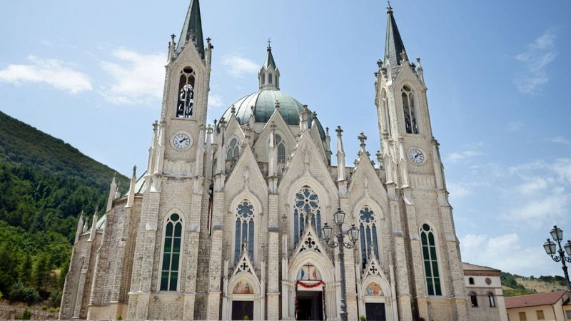 Castelpetroso, il "castello delle fiabe" in Molise