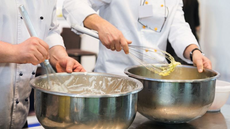 Coronavirus, a Casalmaggiore è nata la torta Corona Cake