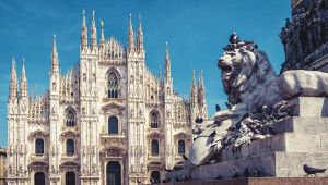 Milano, le vecchie statue del Duomo finiscono in affitto