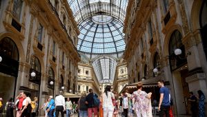 Milano, asta record in Galleria: la spuntano Fendi e Dior