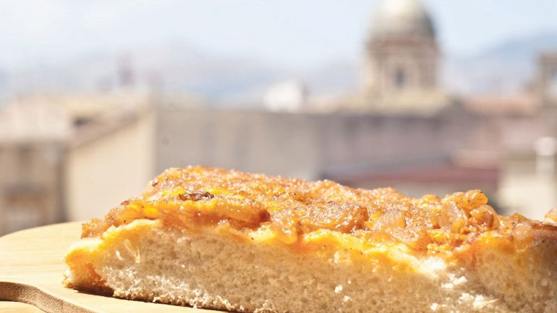 Sfincione, eccellenza siciliana al centro di una sfida tra città