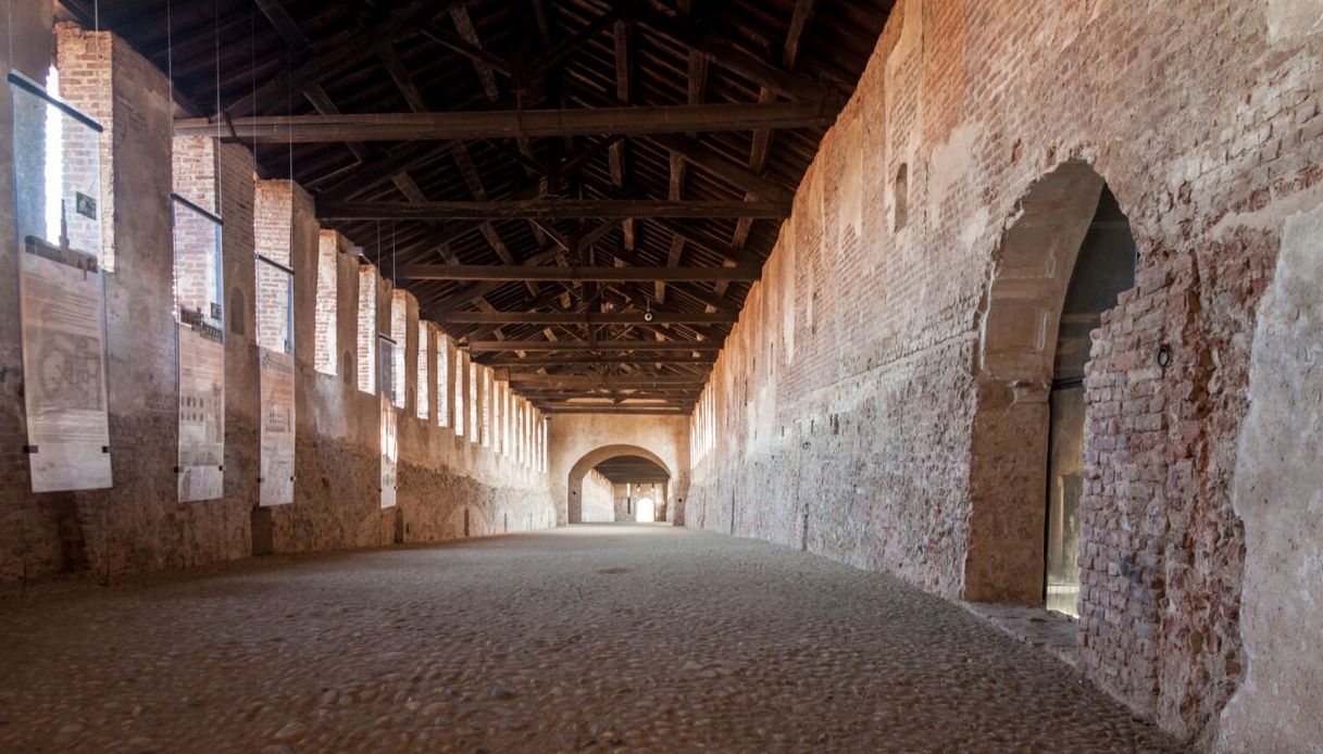 piccolo Pavia Vigevano interno del castello Militari spedita f 