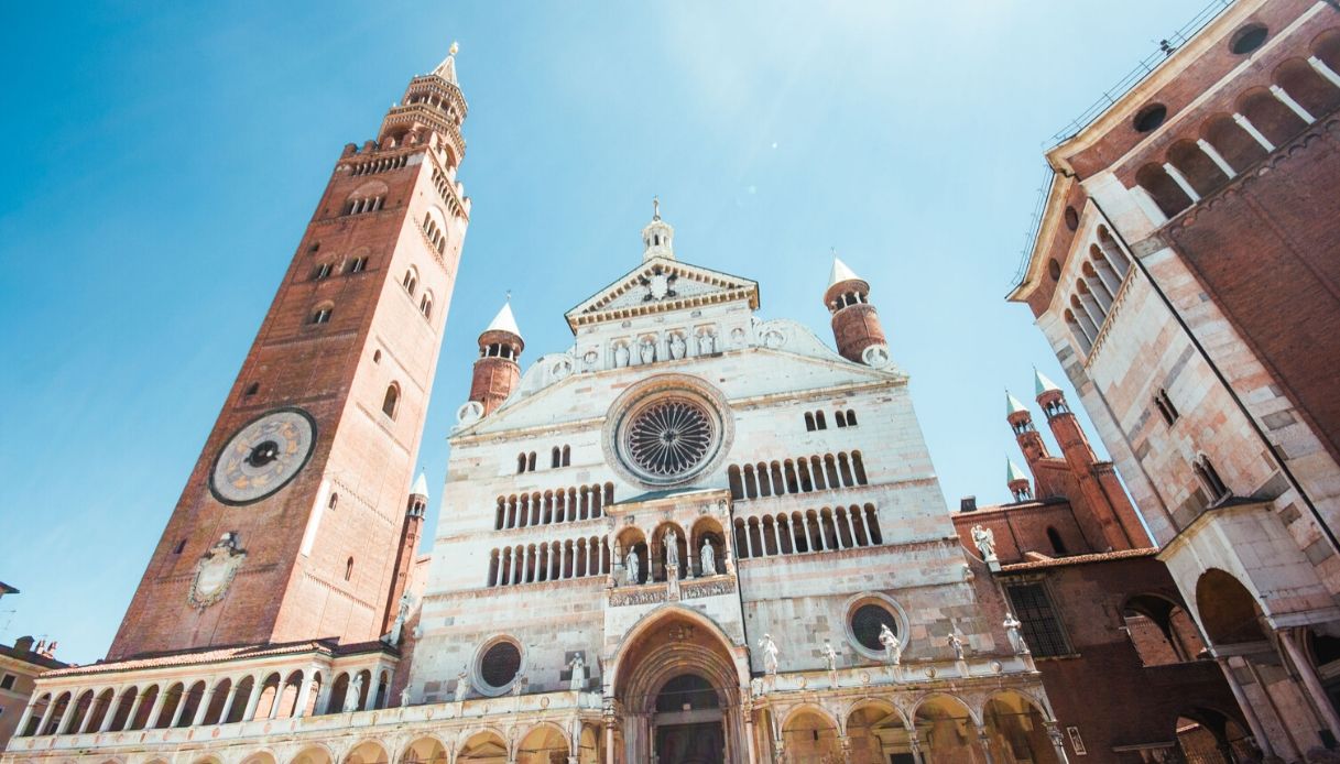A Cremona l'ombra dei Templari: scoperta tomba con croci rosse
