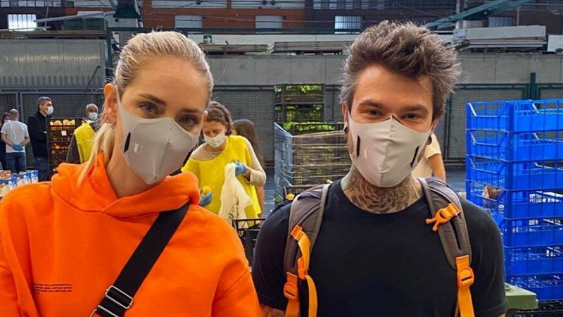 Fedez e Chiara Ferragni volontari all'Ortomercato di Milano