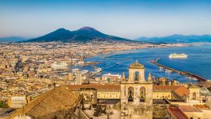 Coronavirus, a Napoli l'acqua del mare è cristallina come non mai