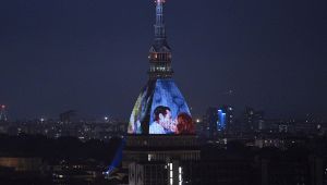 Torino, la Mole Antonelliana diventa un cinema a cielo aperto