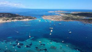 Budelli, blindata la spiaggia del Cavaliere: "Rischia di sparire"