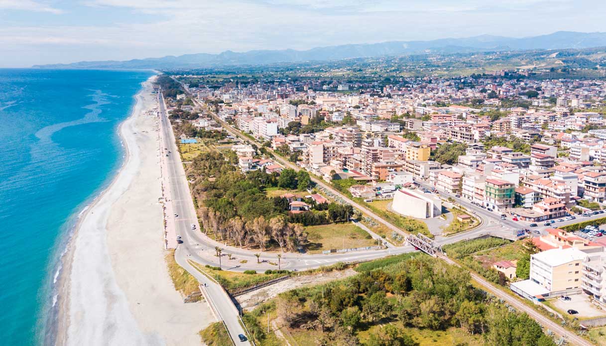 Calabria, bufera sullo spot contro il Nord Italia: furia Veneto