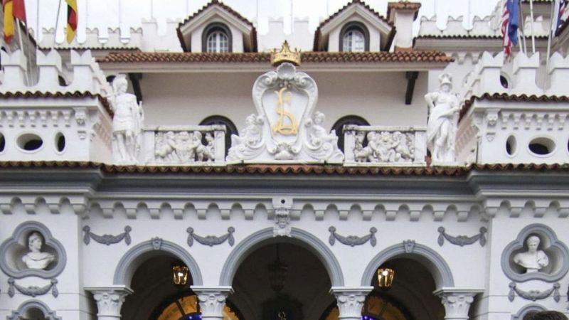 Chiuso per Coronavirus il castello del "Boss delle Cerimonie"