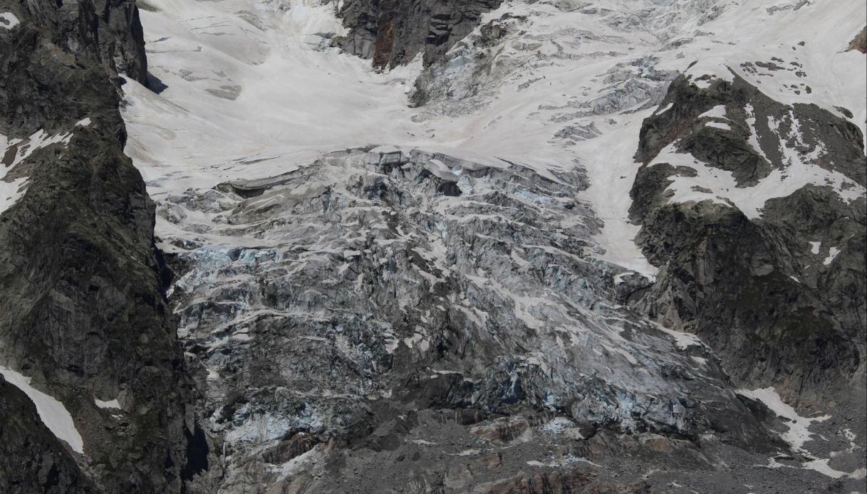 Val Ferret, come si sta sciogliendo il ghiacciaio: il timelapse