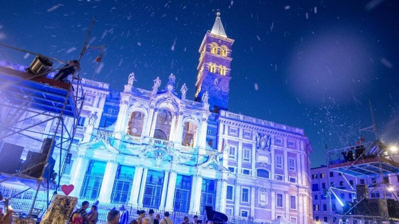 Il "miracolo" di Roma: nevica in pieno agosto, ogni anno