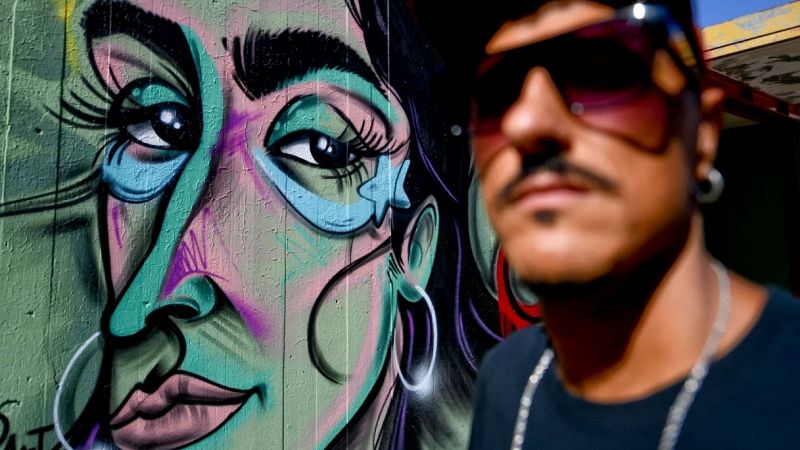 Armine Harutyunyan, un murale a Napoli per la modella di Gucci