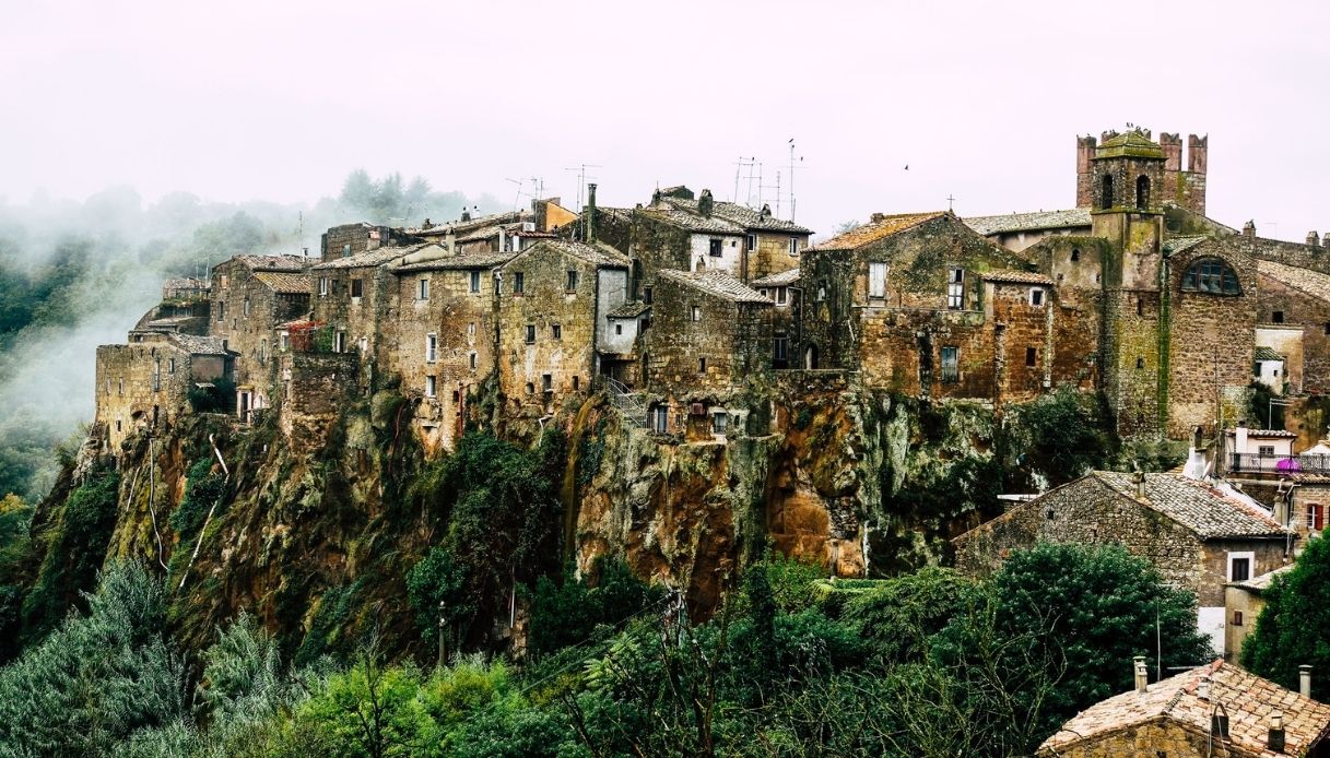 Luoghi da brivido in Italia: Calcata, il borgo delle streghe