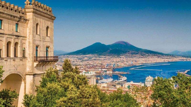 Italiano: Napoli, quartiere di Fuorigrotta, veduta dalla collina