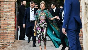 Jennifer Lopez è la stella della sfilata di Dolce &amp; Gabbana