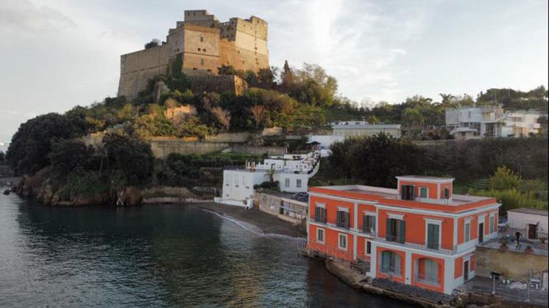 Bacoli, università a picco sul mare